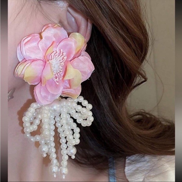 Elegant Pink Pleated Maxi Dress & Floral & Pearl decor Earrings Bundle - Picture 6 of 9